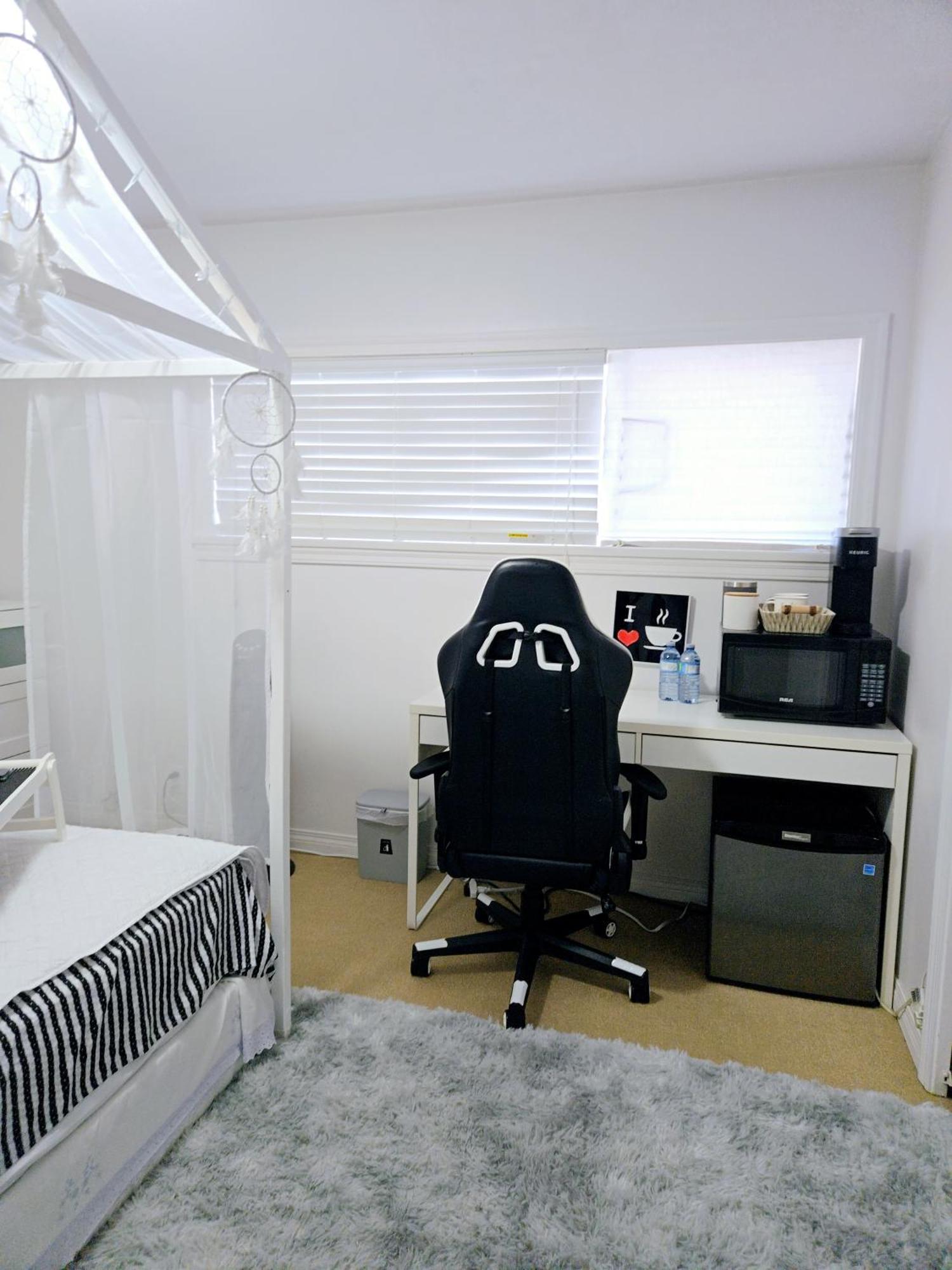 Lovely Cozy Room! With Attached Private Bath In The Heart Of Vancouver! Private Parking & Self Check-In! Extérieur photo